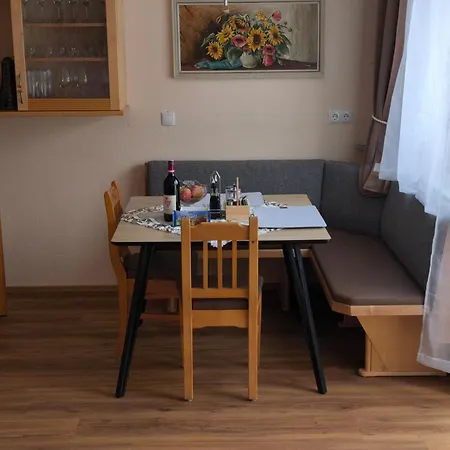 アパート Paula ロイタシュ