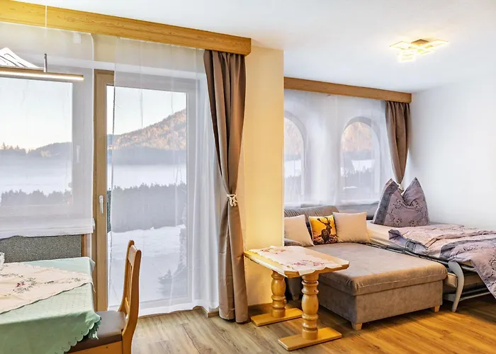 Paula アパート ロイタシュ